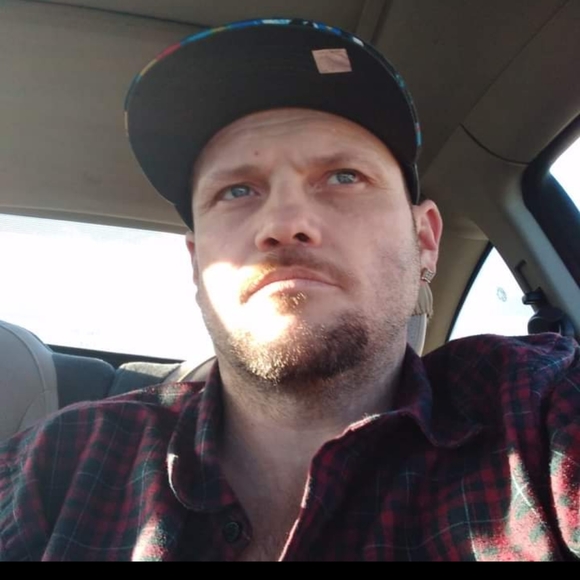 Meet your Posher, Chris - Picture 2 of 12